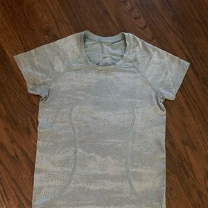 Lululemon swiftly tech top!